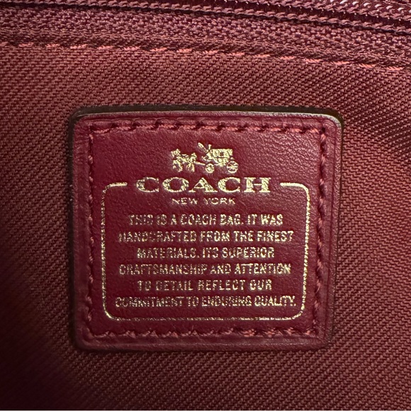 Dark red Coach bag

Used

Still has life to it

Send offers! - Picture 10 of 11